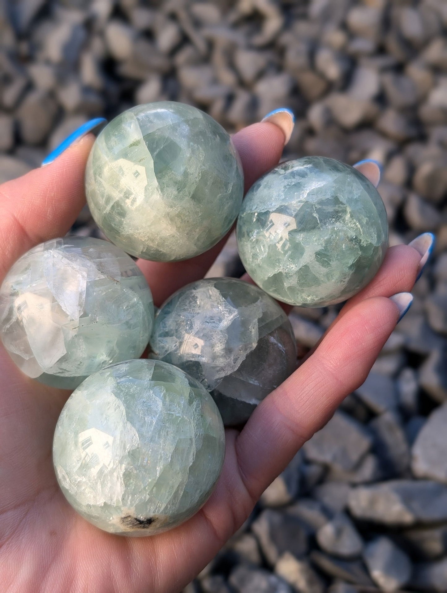 1 sphère en fluorite verte avec support - Aurore Lune