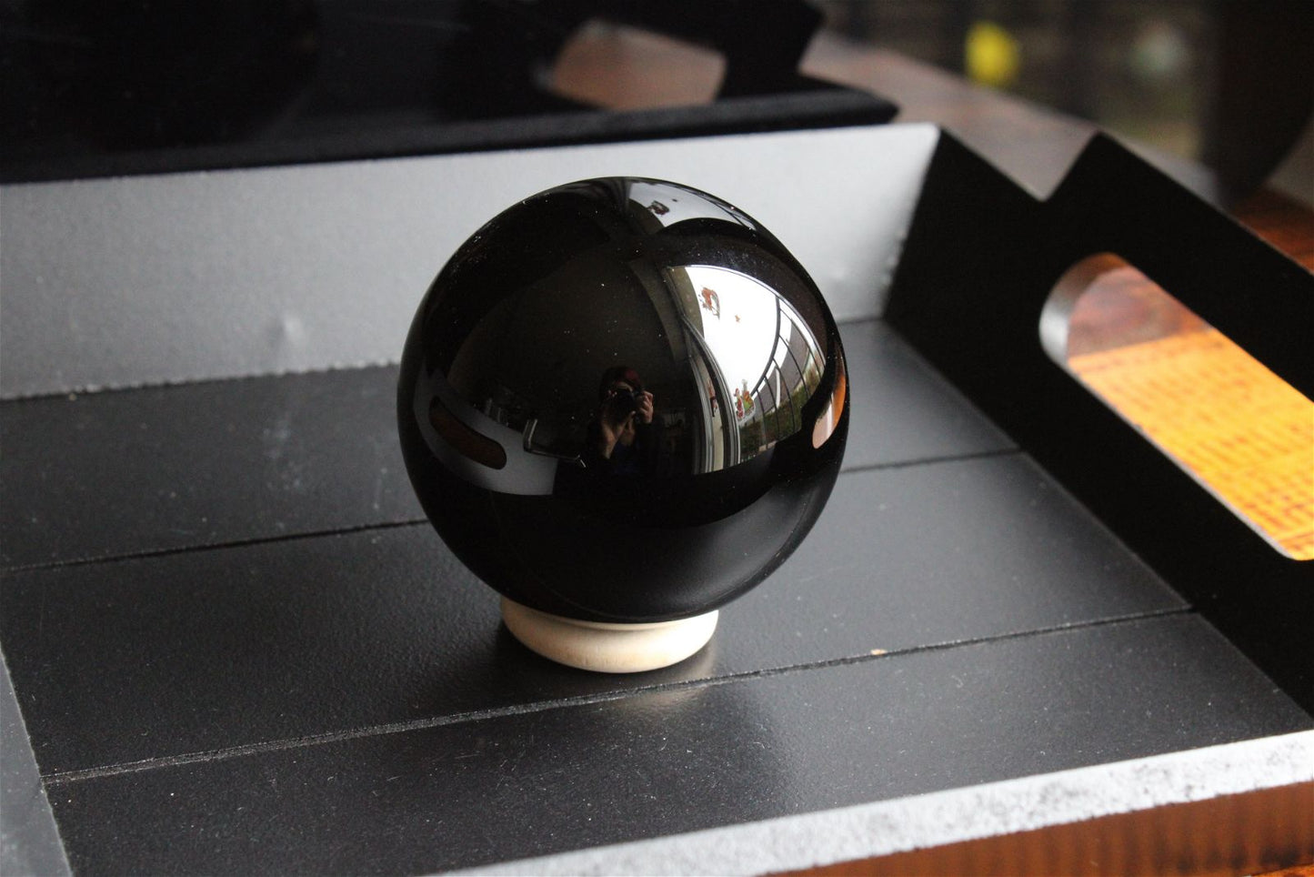 1 sphère en obsidienne 5.8 cm + socle - Aurore Lune