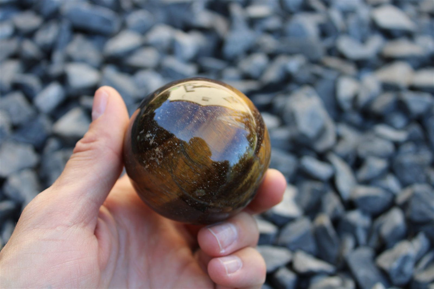 1 sphère oeil de tigre et support bois 5.6 cm - Aurore Lune