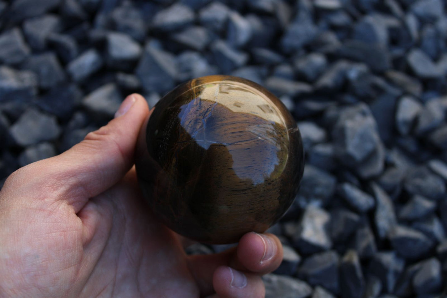 1 sphère oeil de tigre et support bois 6.5cm - Aurore Lune