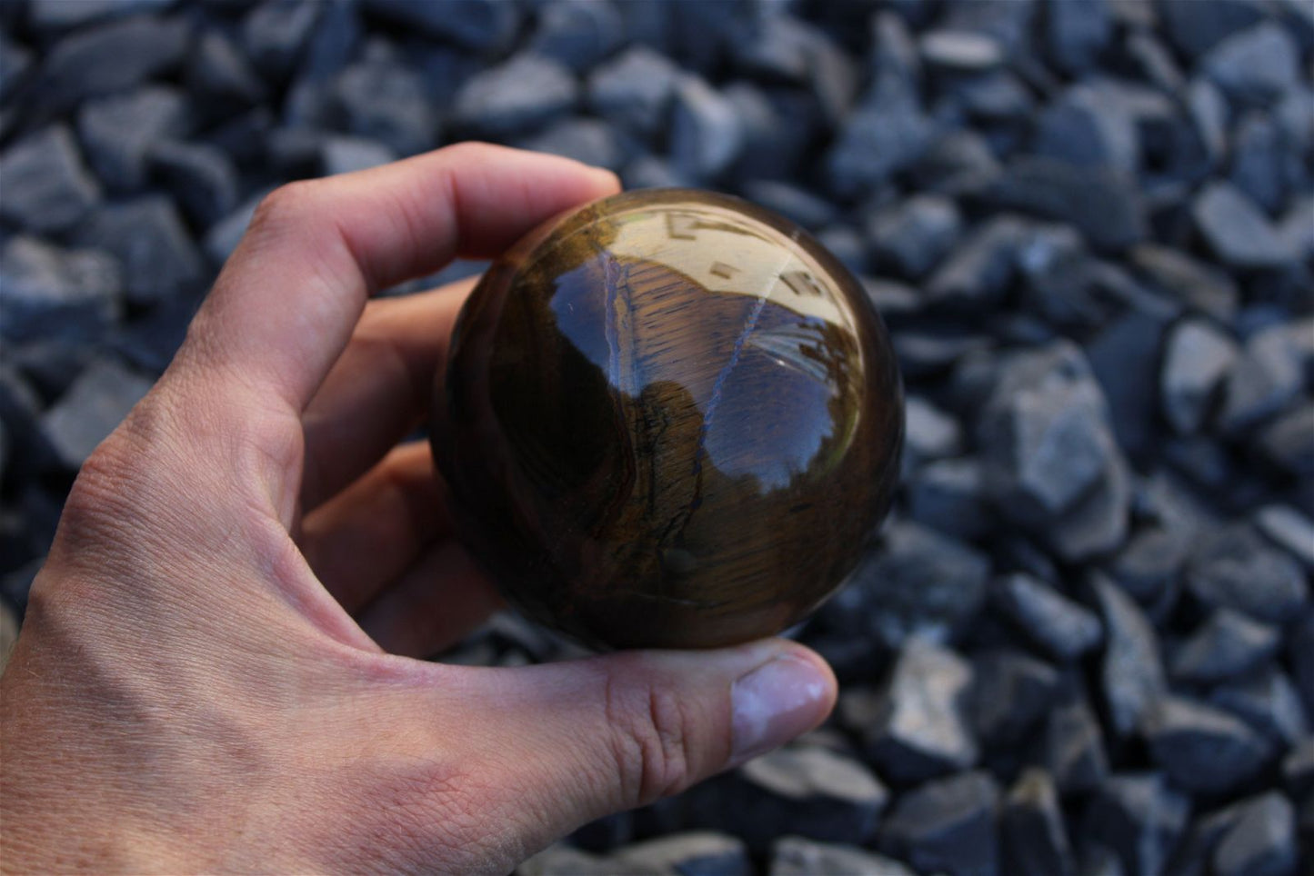 1 sphère oeil de tigre et support bois 6.5cm - Aurore Lune