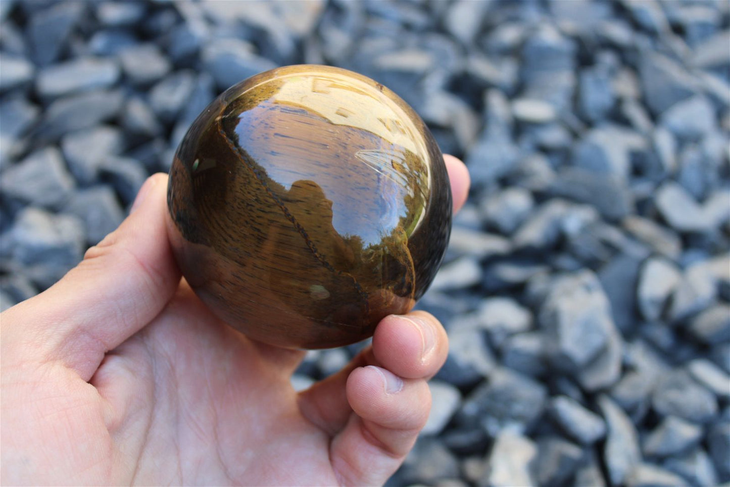 1 sphère oeil de tigre et support bois 6.5cm - Aurore Lune