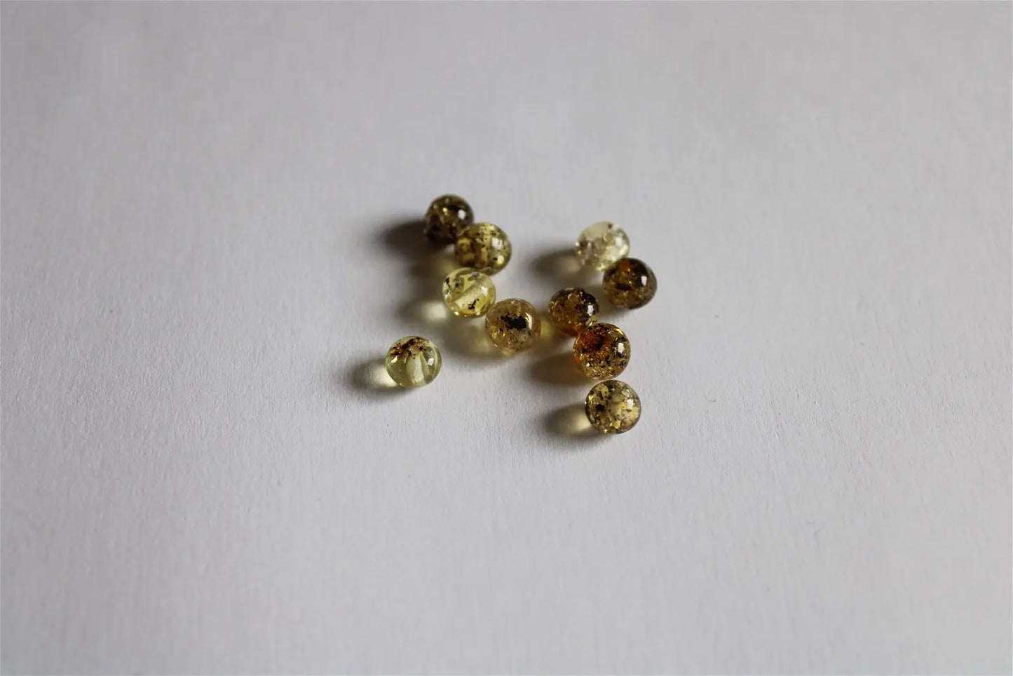 6 perles en ambre vert 6 - 7 mm Lituanie * ambre certifié - Aurore Lune