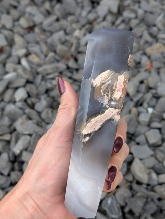 Agate cristallisée 16 cm façon sarcophage égyptien - Aurore Lune