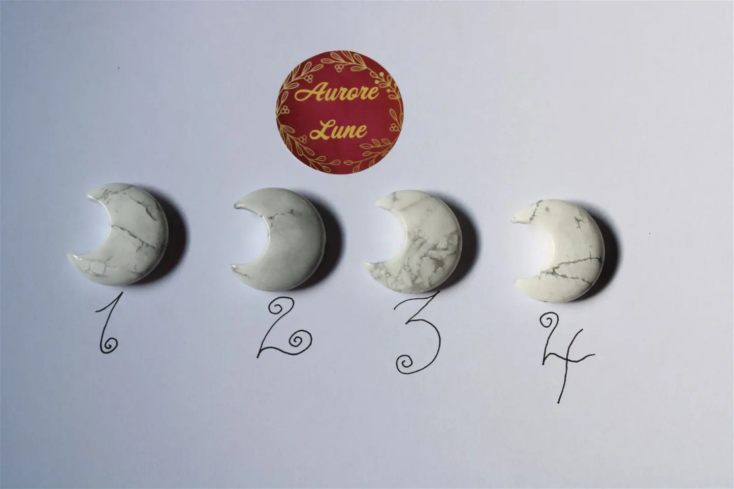 Au choix 1 lune en howlite - Aurore Lune