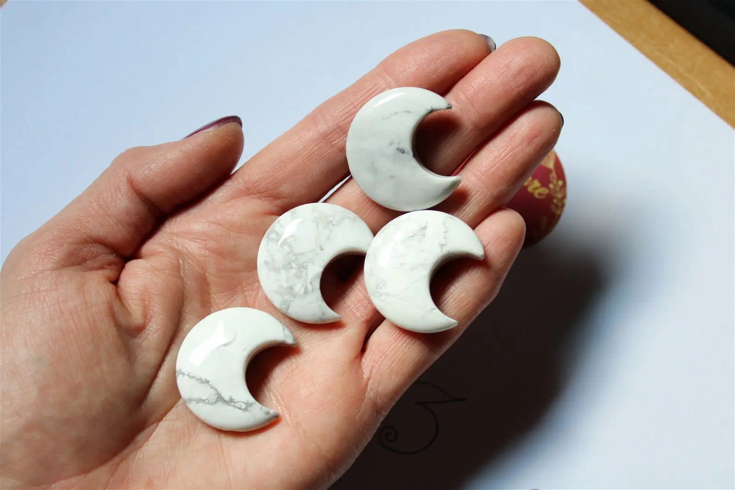 Au choix 1 lune en howlite - Aurore Lune