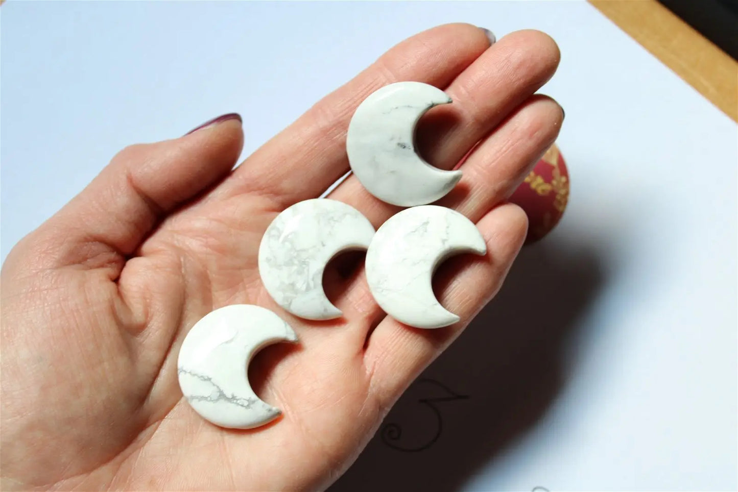 Au choix 1 lune en howlite - Aurore Lune
