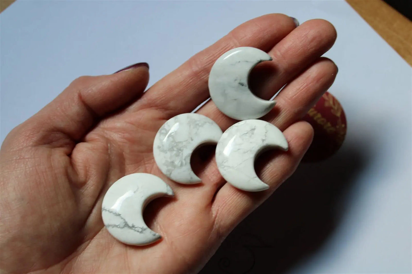 Au choix 1 lune en howlite - Aurore Lune