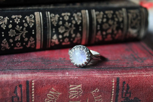 Bague réglable labradorite blanche -A - T 50 et plus- réglable en écartant - Aurore Lune