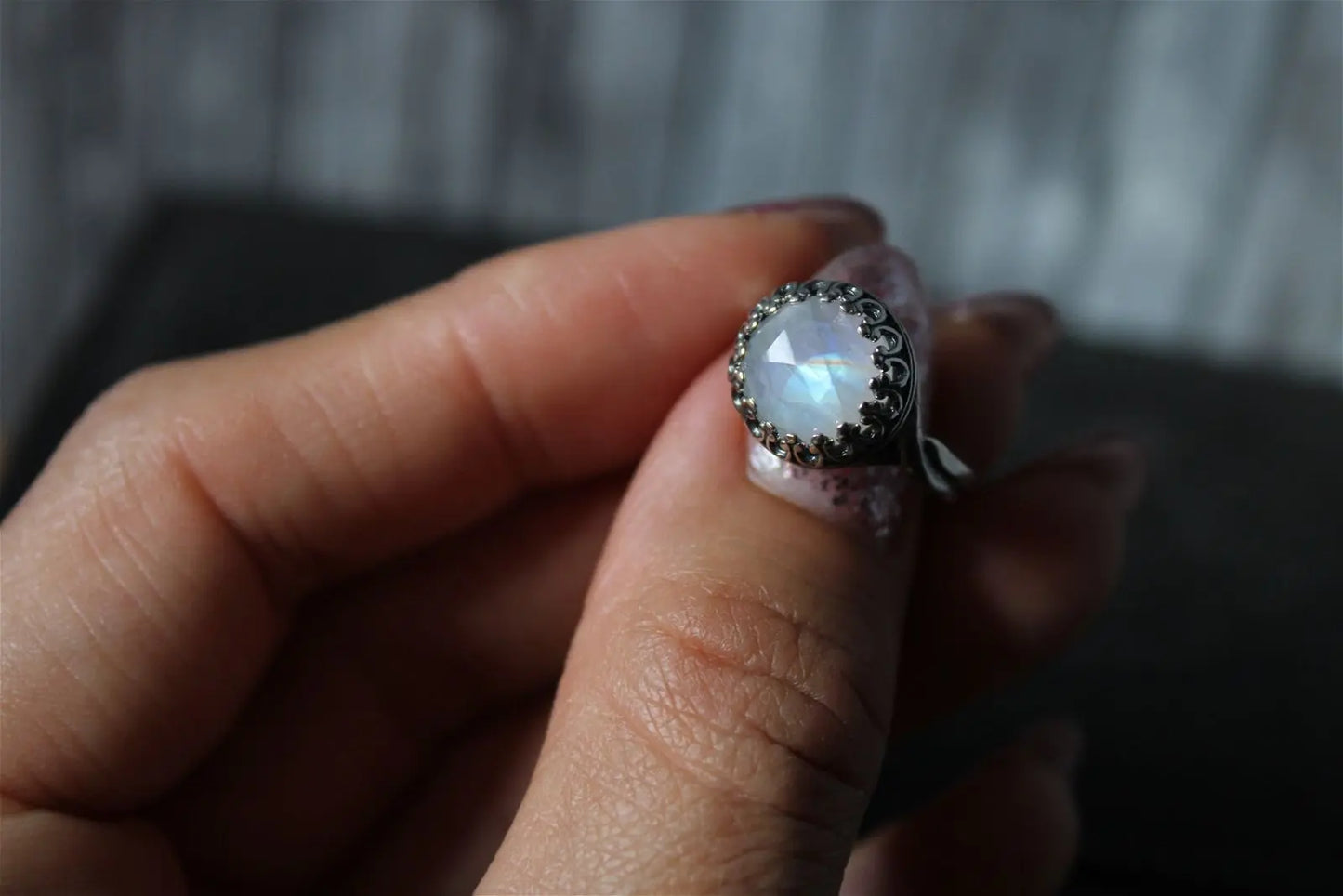 Bague réglable labradorite blanche - C- T 50 et plus- réglable en écartant - Aurore Lune