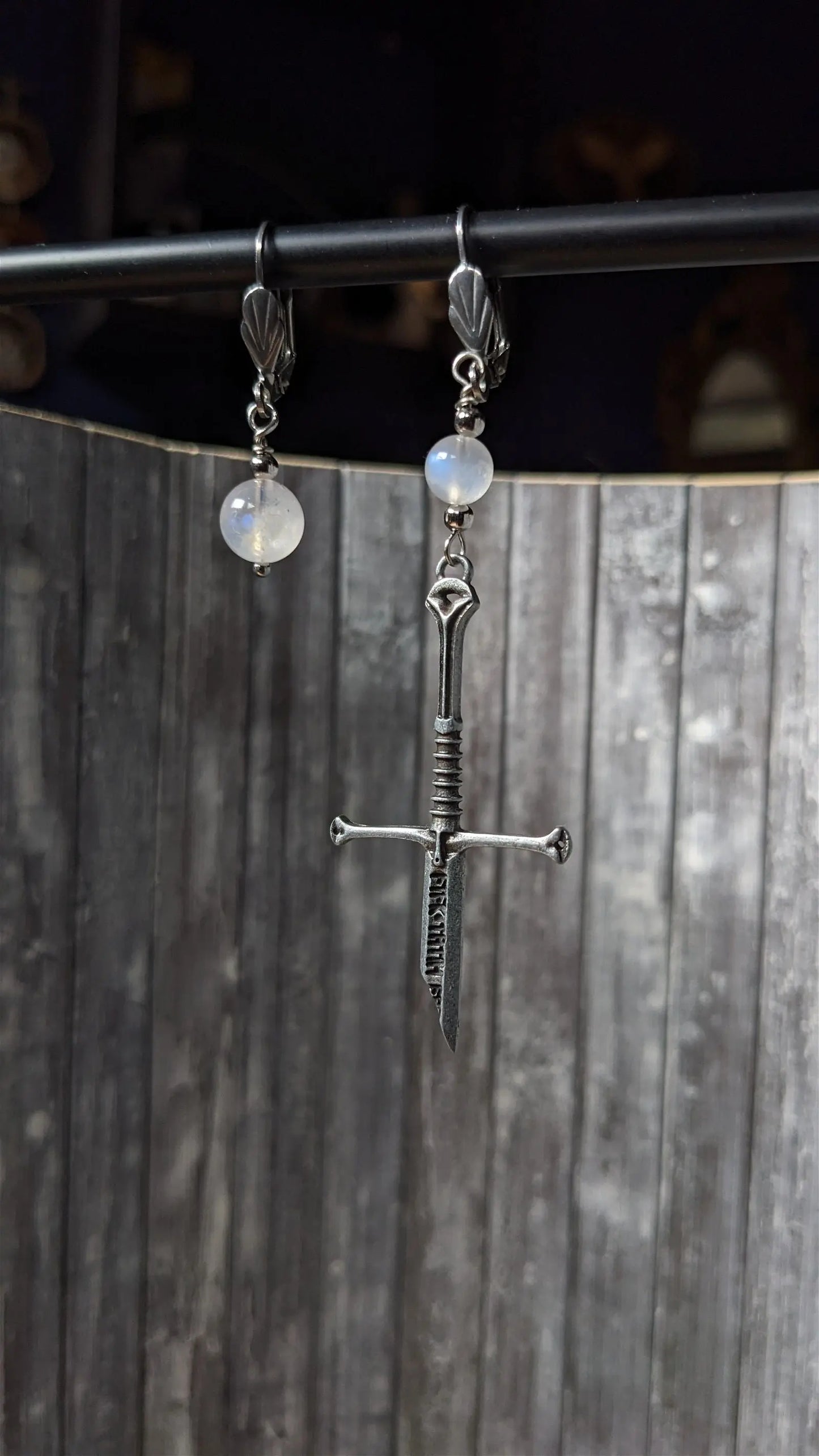 Boucles d'oreilles Narsil épée labradorite blanche - Aurore Lune
