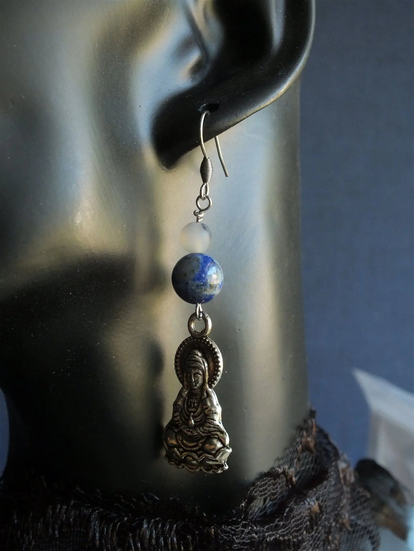 Boucles d'oreilles avec Bouddha lapis lazuli agate - Aurore Lune