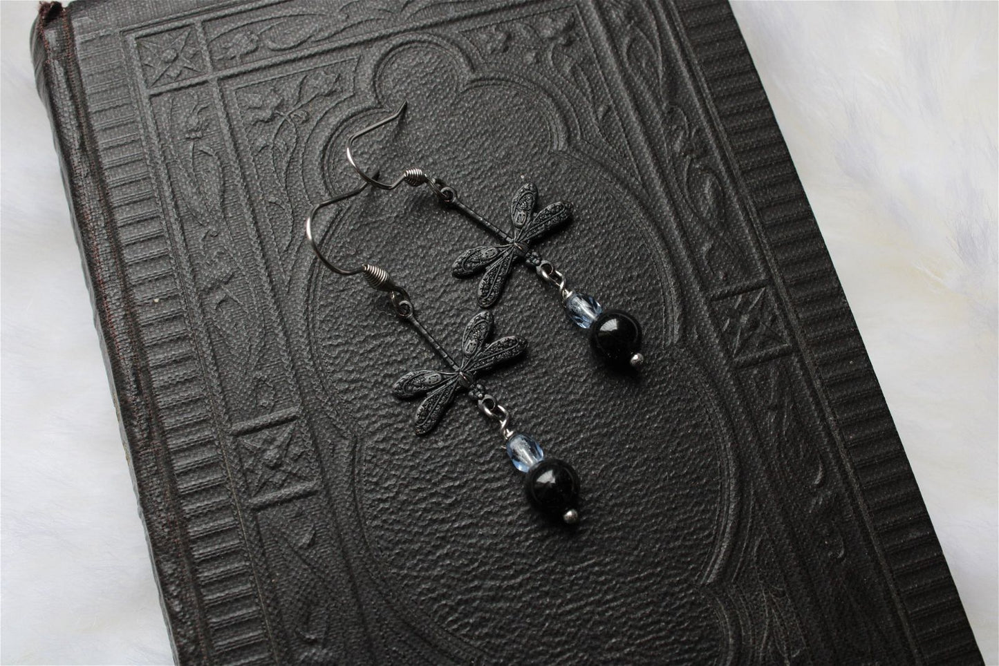 Boucles d'oreilles avec hypersthènes et libellules - Aurore Lune