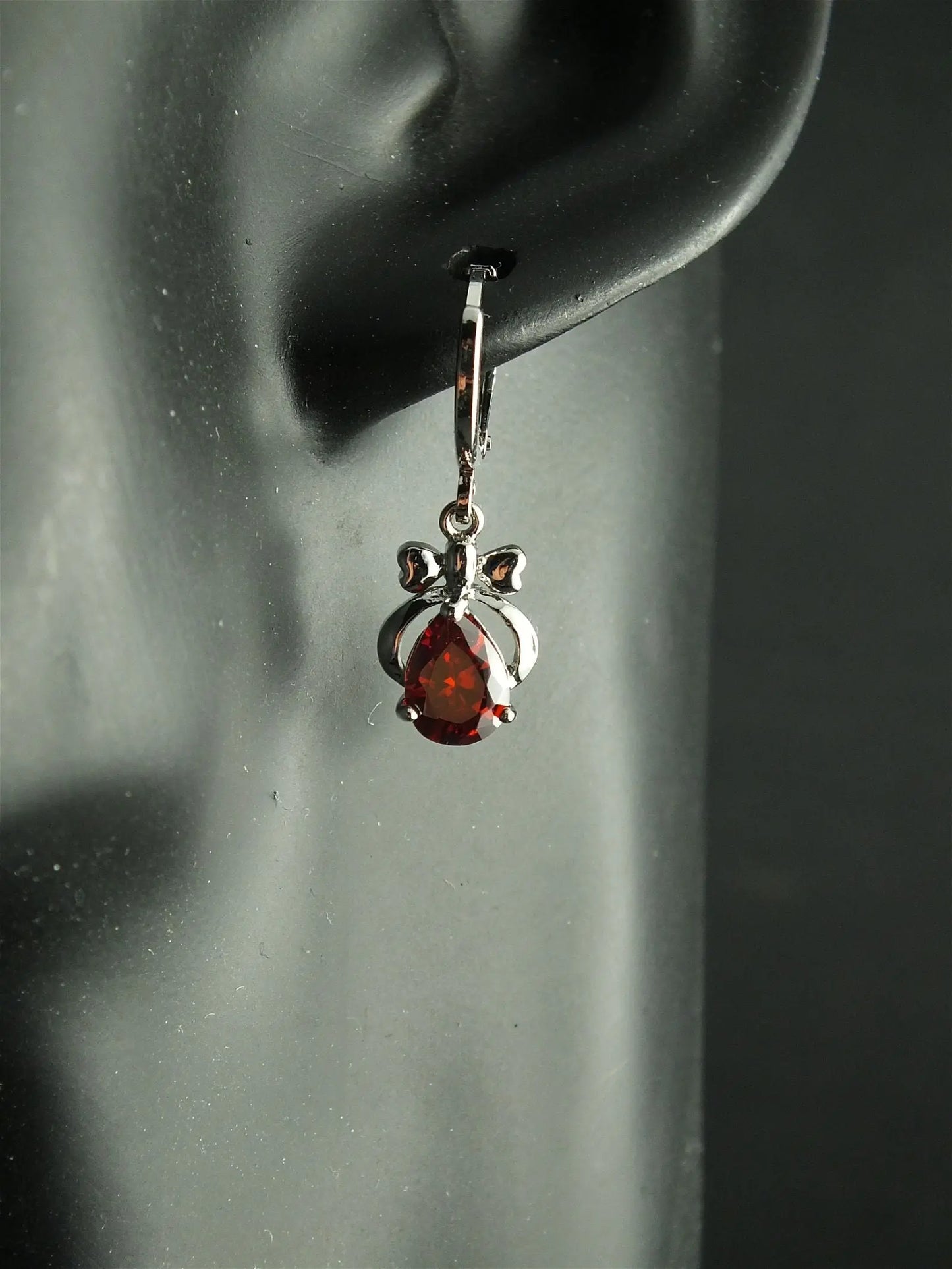 Boucles d'oreilles fantaisie zirconia rouge - Aurore Lune