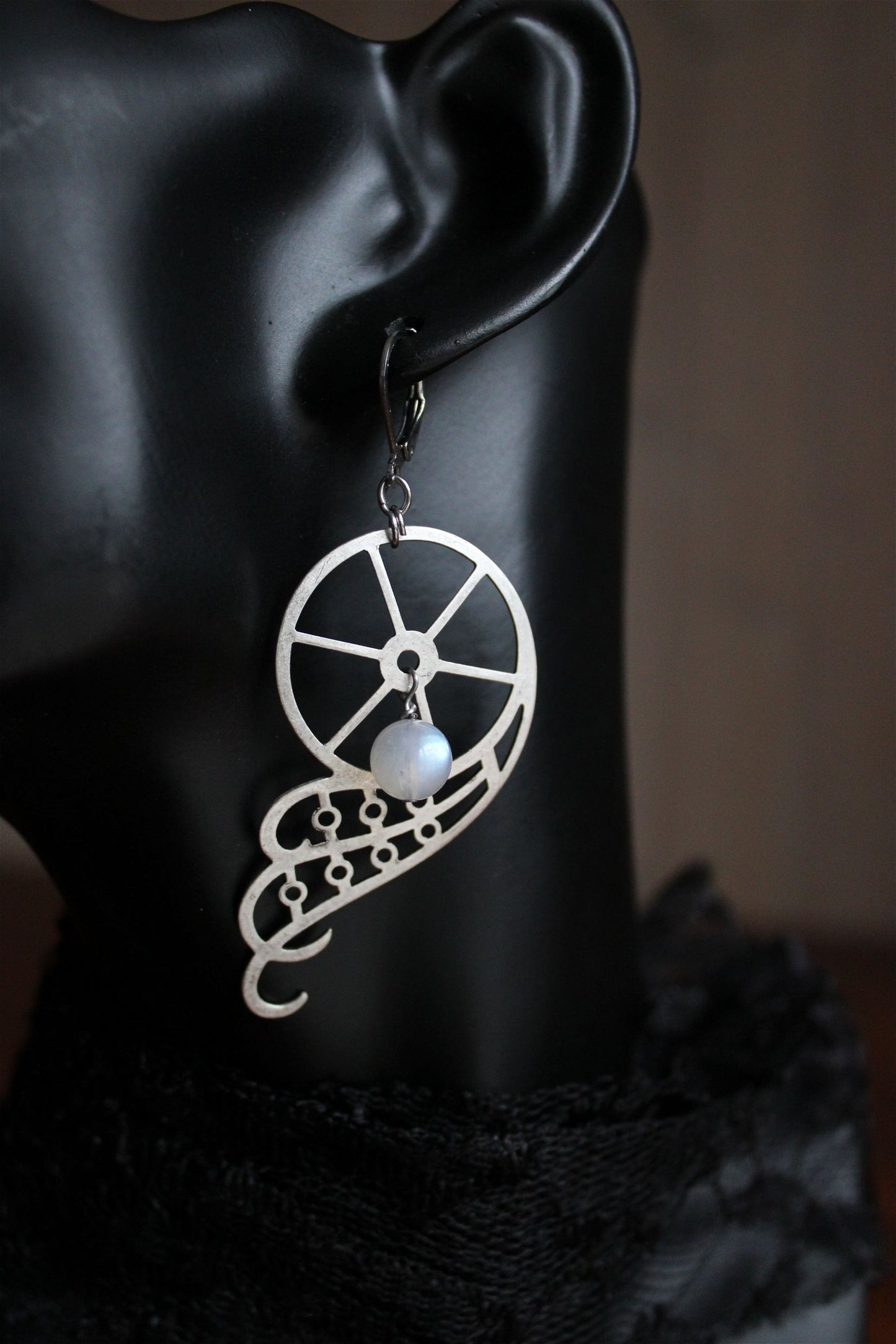 Boucles d'oreilles labradorites blanches steampunk - Aurore Lune