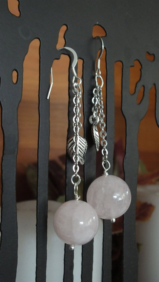 Boucles d'oreilles quartz rose ASYMETRIQUES une plus longue que l'autre - Aurore Lune