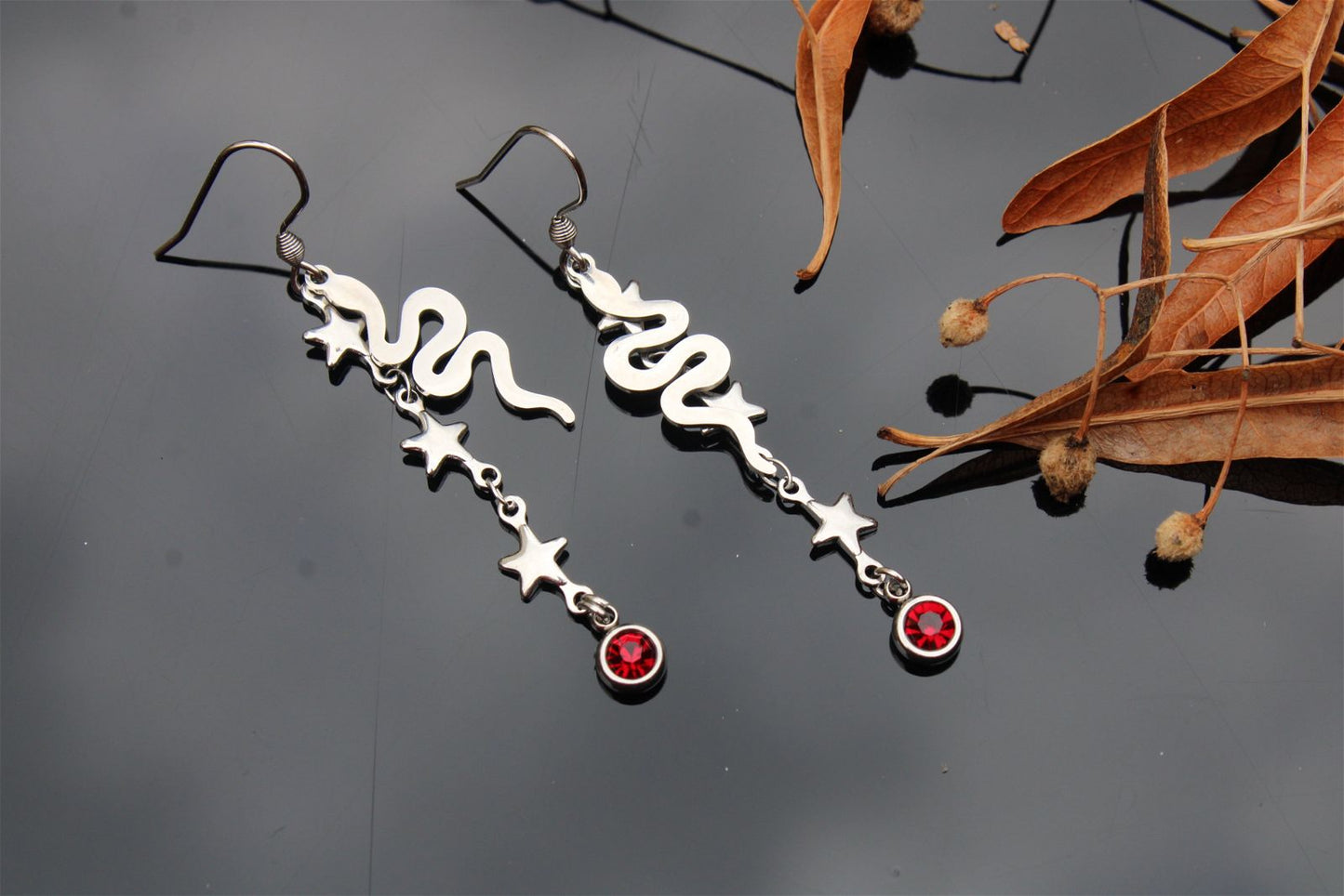 Boucles d'oreilles serpents et pierre rouge - Aurore Lune