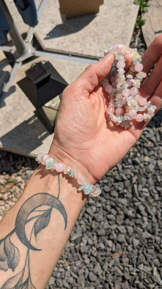 Bracelet élastiqué en morganites et béryls et quartz rose poignet moyen - Aurore Lune