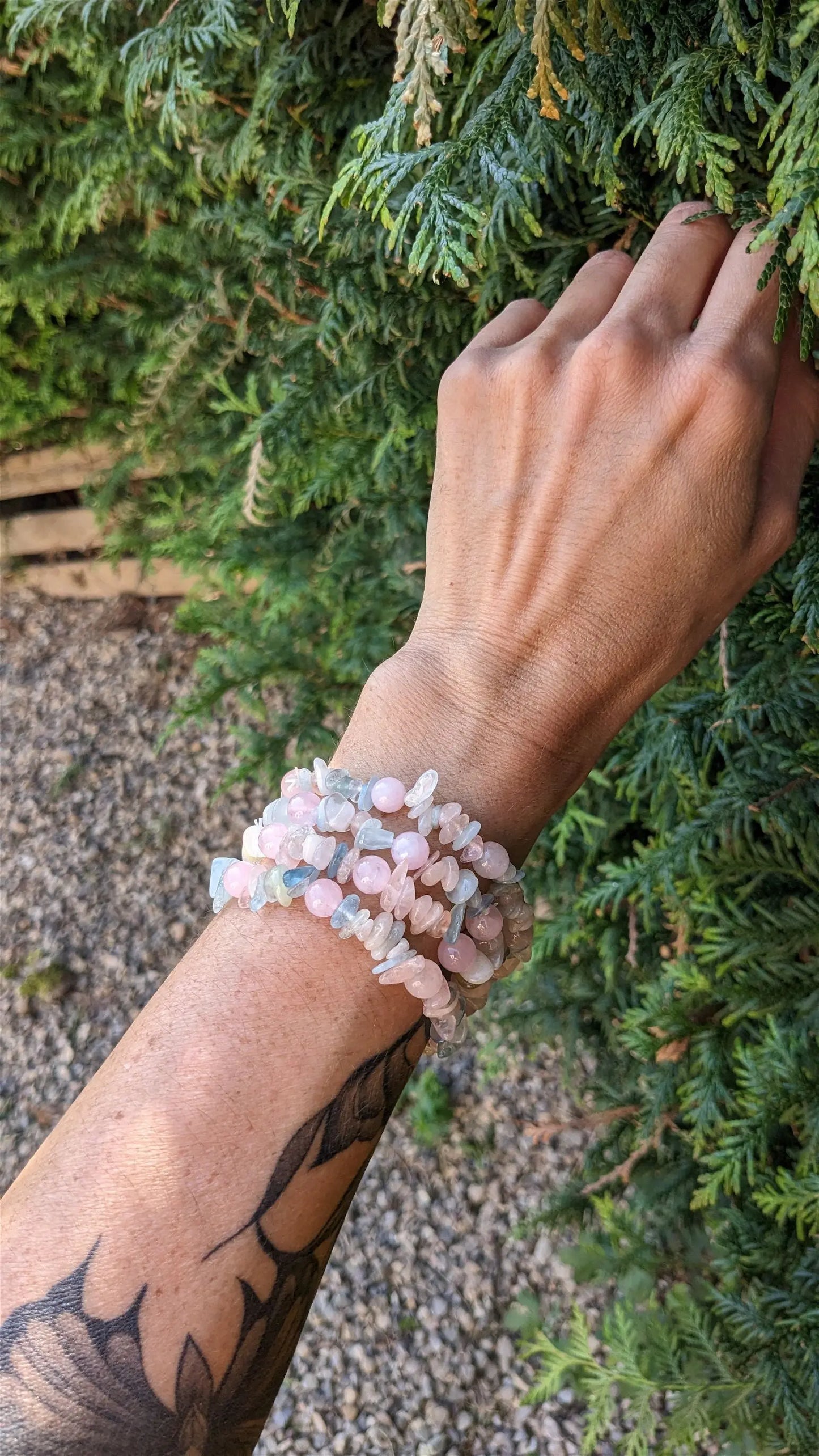Bracelet élastiqué en morganites et béryls et quartz rose poignet moyen - Aurore Lune