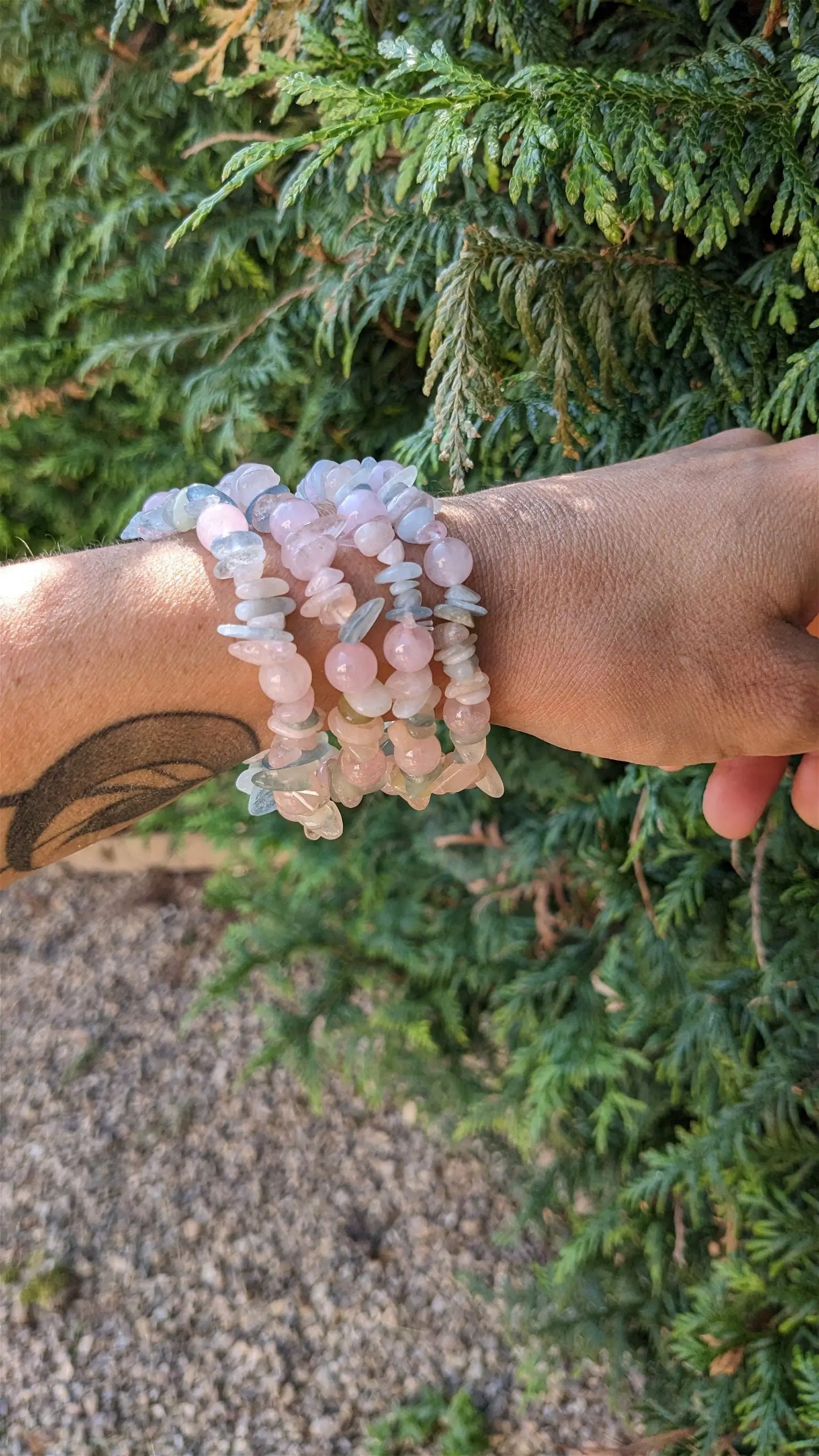 Bracelet élastiqué en morganites et béryls et quartz rose poignet moyen - Aurore Lune