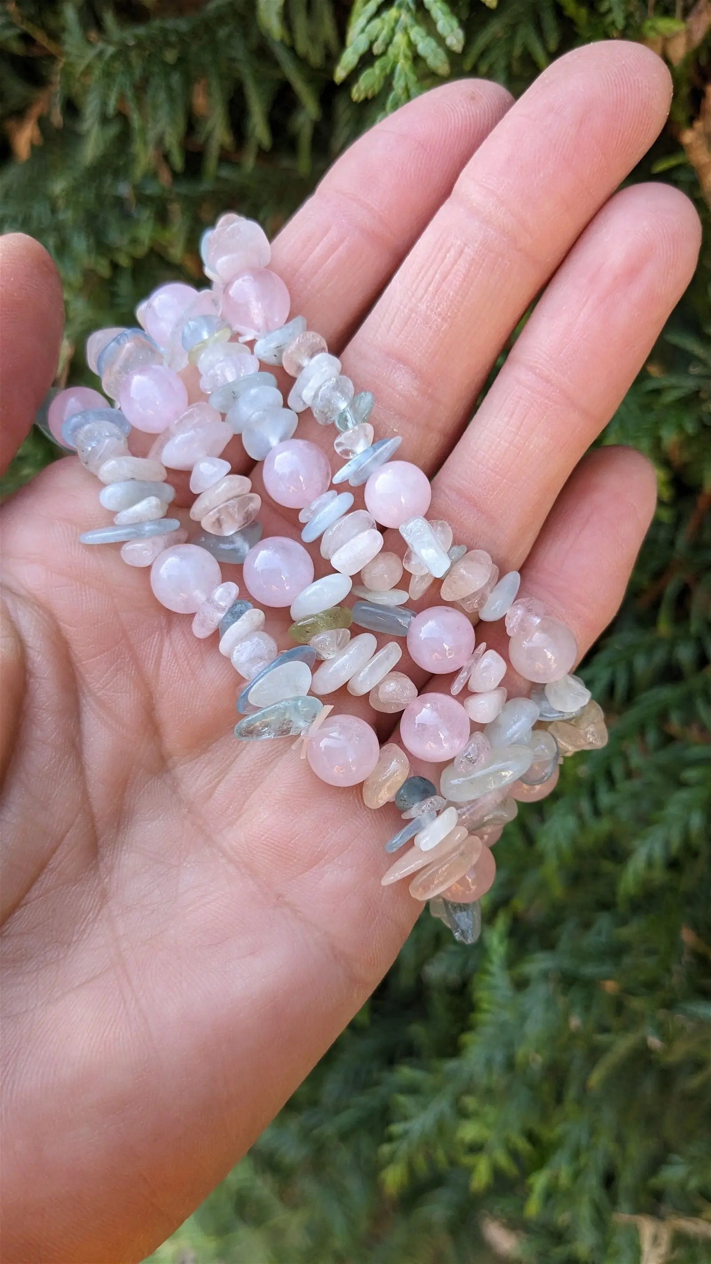 Bracelet élastiqué en morganites et béryls et quartz rose poignet moyen - Aurore Lune