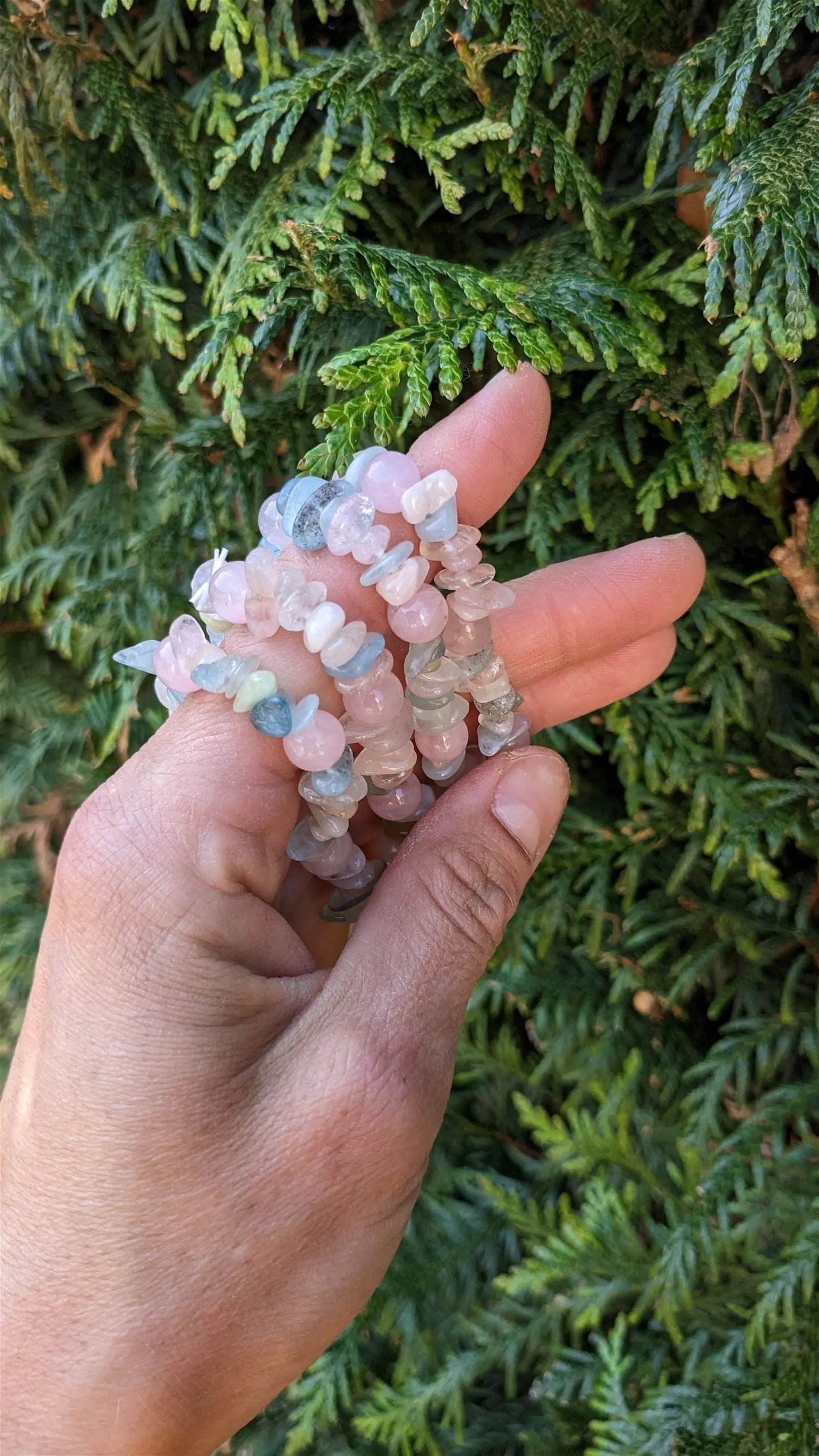 Bracelet élastiqué en morganites et béryls et quartz rose poignet moyen - Aurore Lune