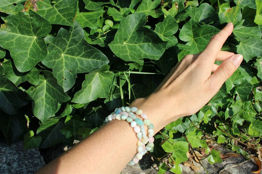Bracelet élastiqué en morganites et béryls poignet large - Aurore Lune