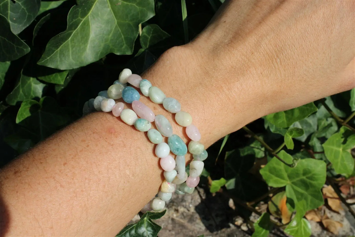 Bracelet élastiqué en morganites et béryls poignet large - Aurore Lune