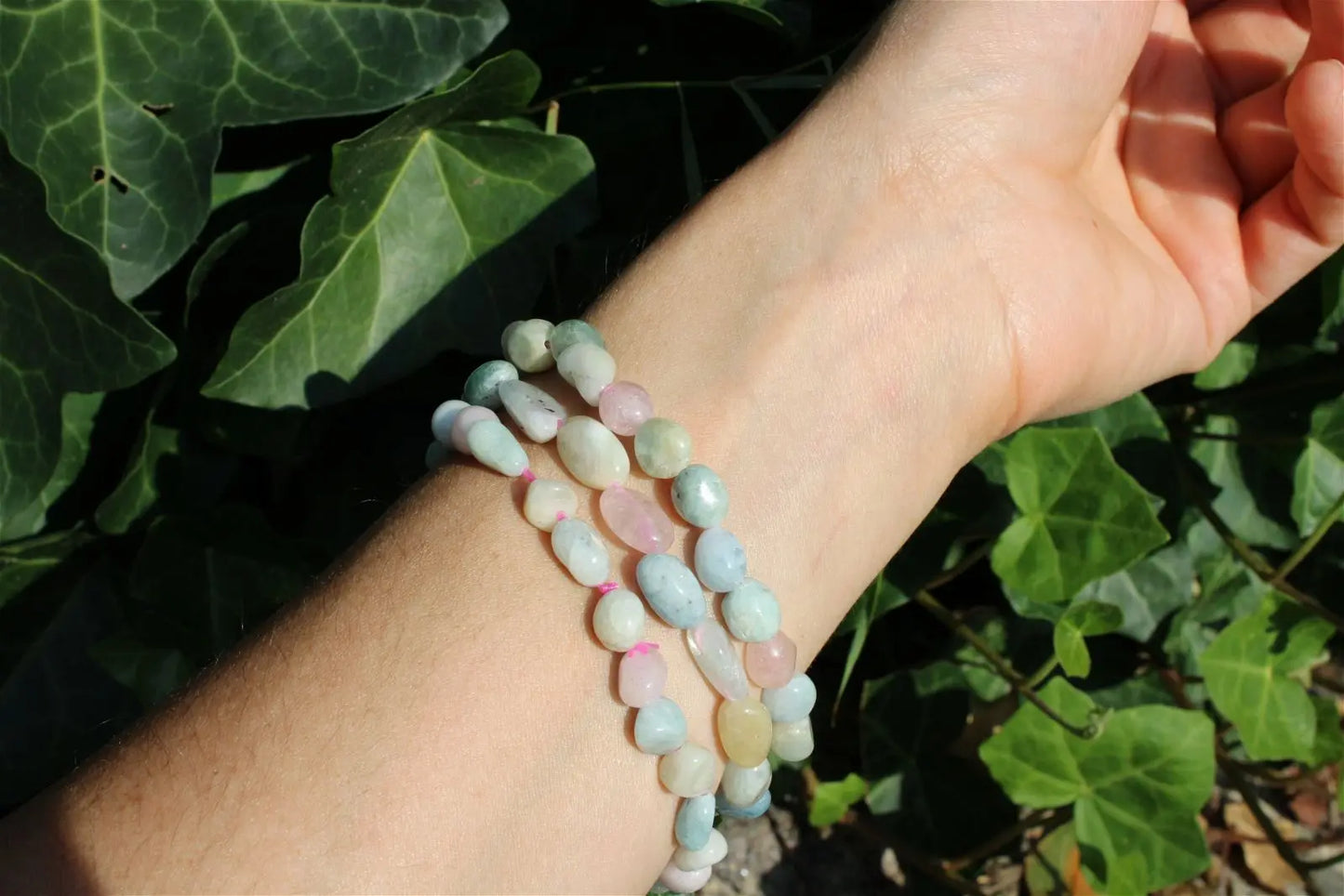Bracelet élastiqué en morganites et béryls poignet large - Aurore Lune