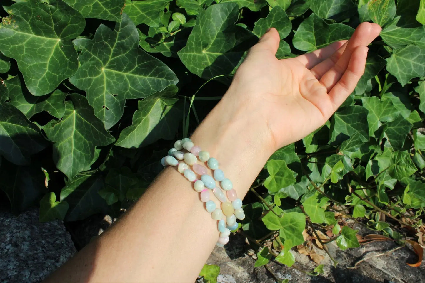 Bracelet élastiqué en morganites et béryls poignet large - Aurore Lune