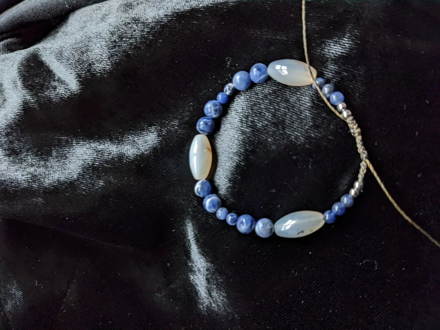Bracelet réglable agates et sodalites - Aurore Lune