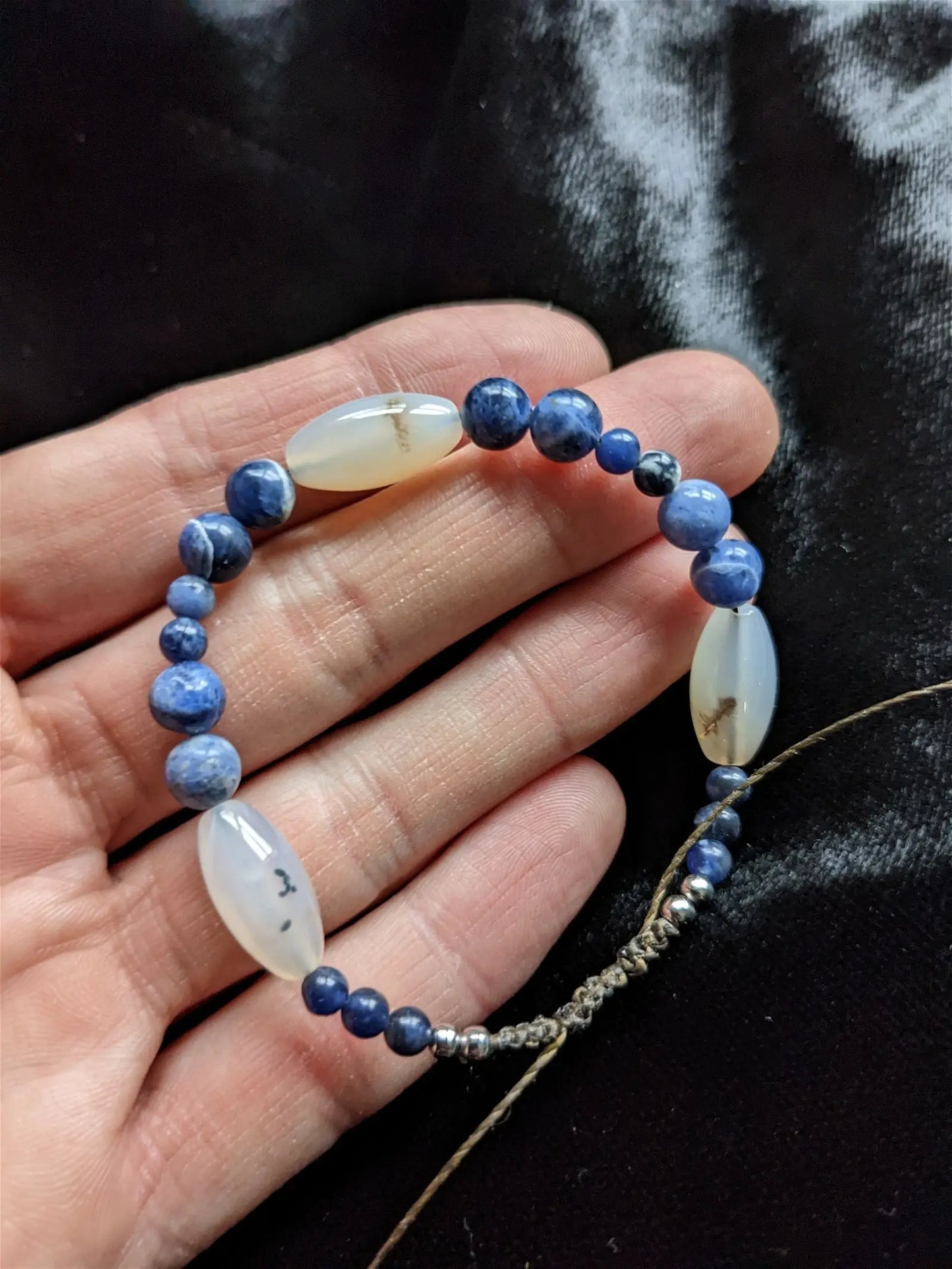 Bracelet réglable agates et sodalites - Aurore Lune