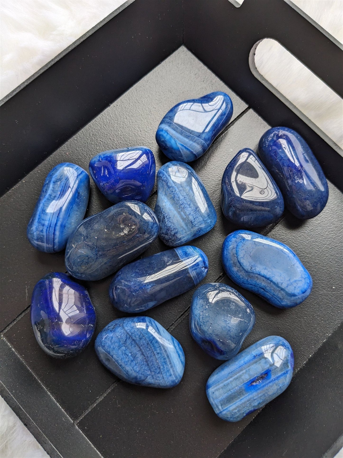 CADEAU dès 35€ agate teintée bleue pierre roulée - Aurore Lune