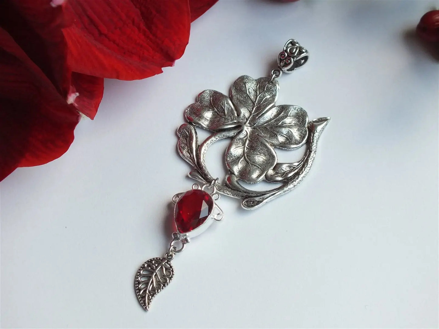 COLLECTION ROUGE *Collier trèfle - Aurore Lune