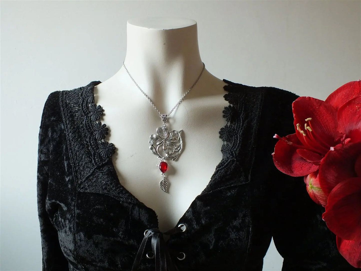 COLLECTION ROUGE *Collier trèfle - Aurore Lune