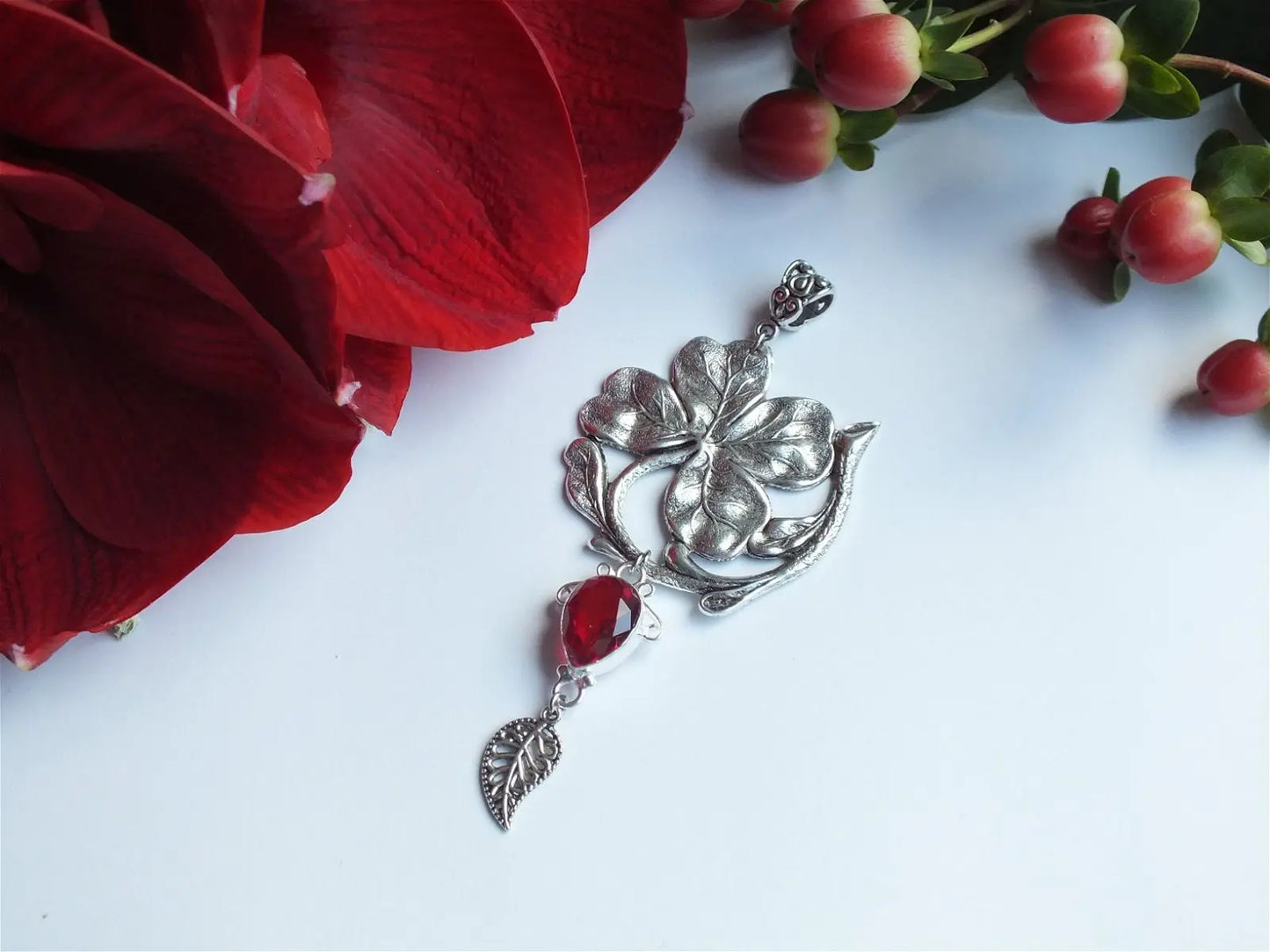COLLECTION ROUGE *Collier trèfle - Aurore Lune