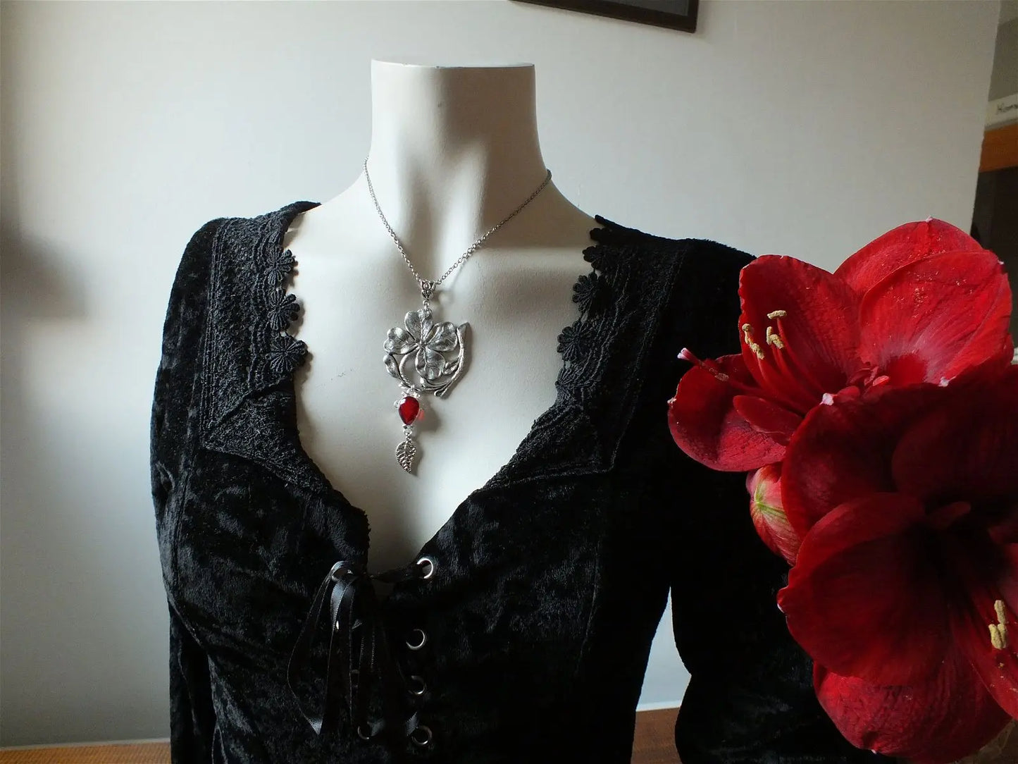 COLLECTION ROUGE *Collier trèfle - Aurore Lune