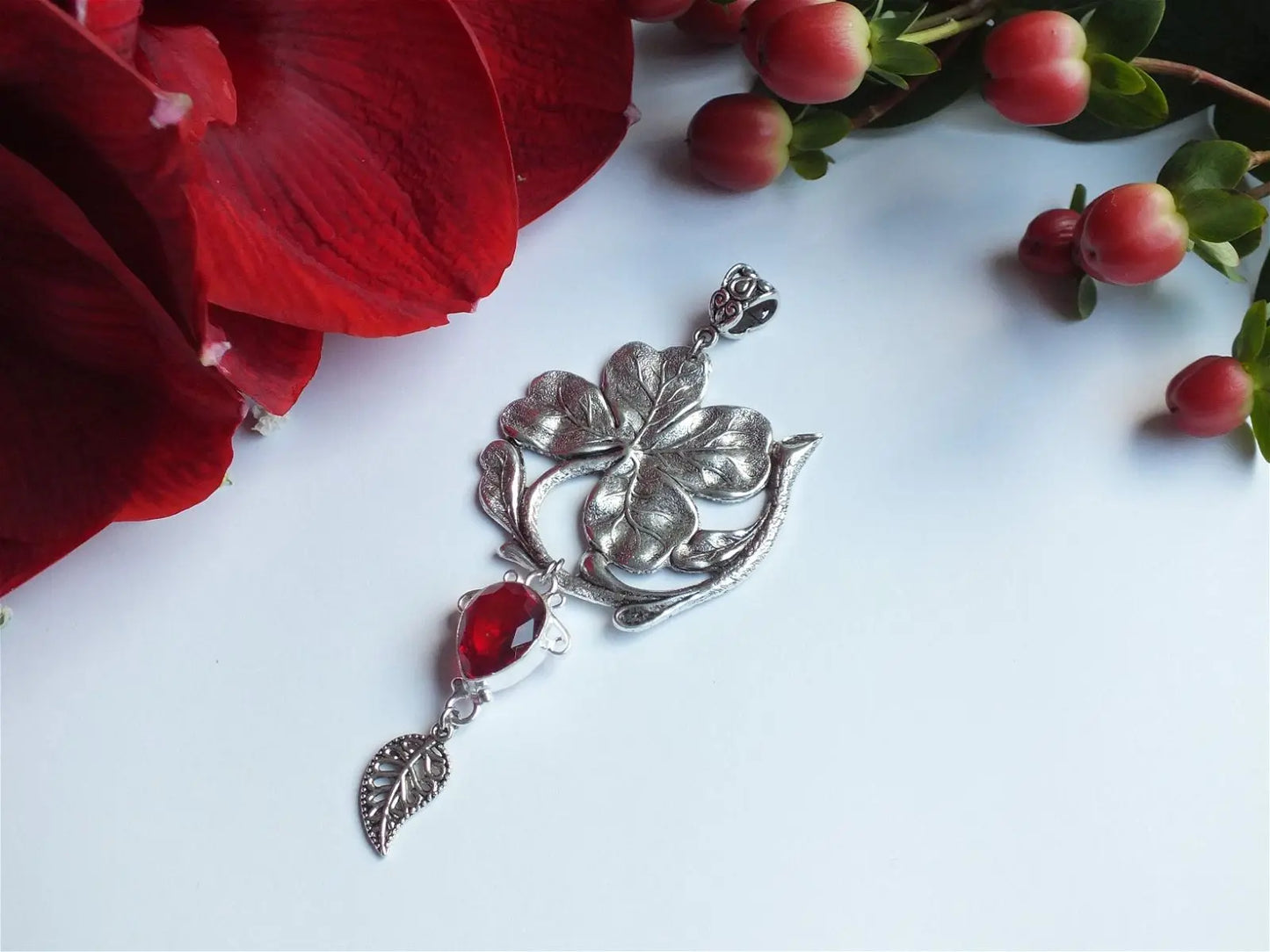 COLLECTION ROUGE *Collier trèfle - Aurore Lune