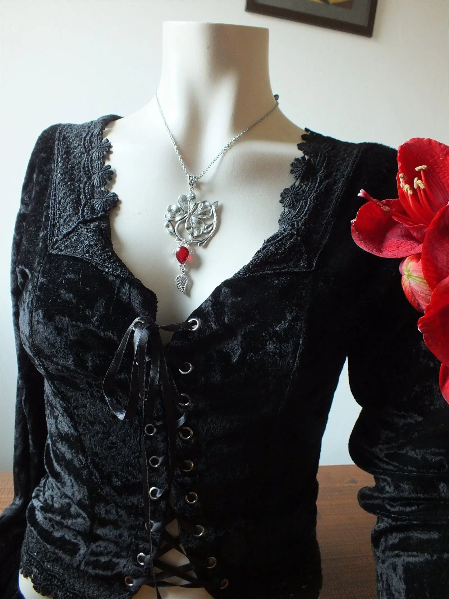 COLLECTION ROUGE *Collier trèfle - Aurore Lune