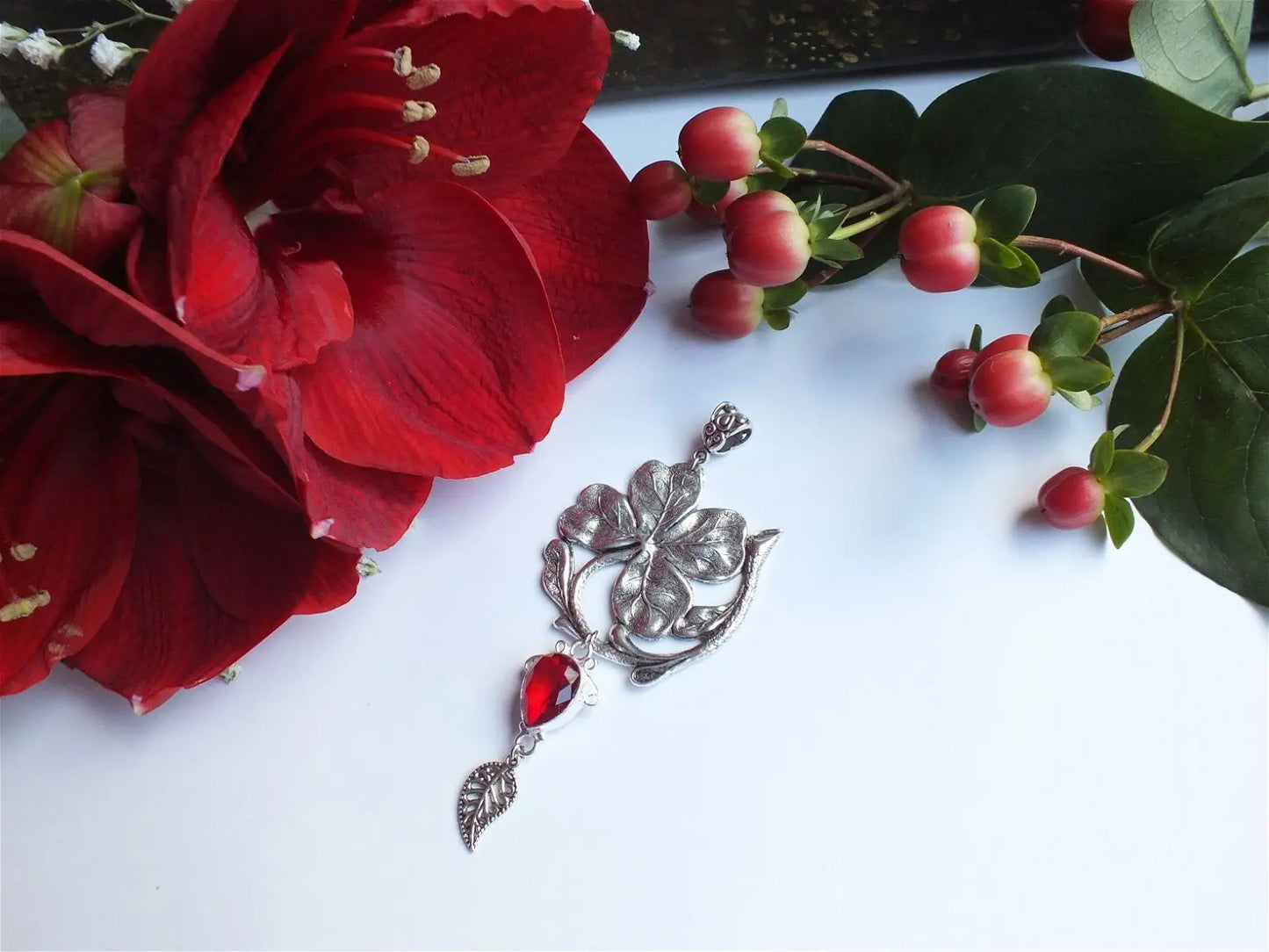 COLLECTION ROUGE *Collier trèfle - Aurore Lune