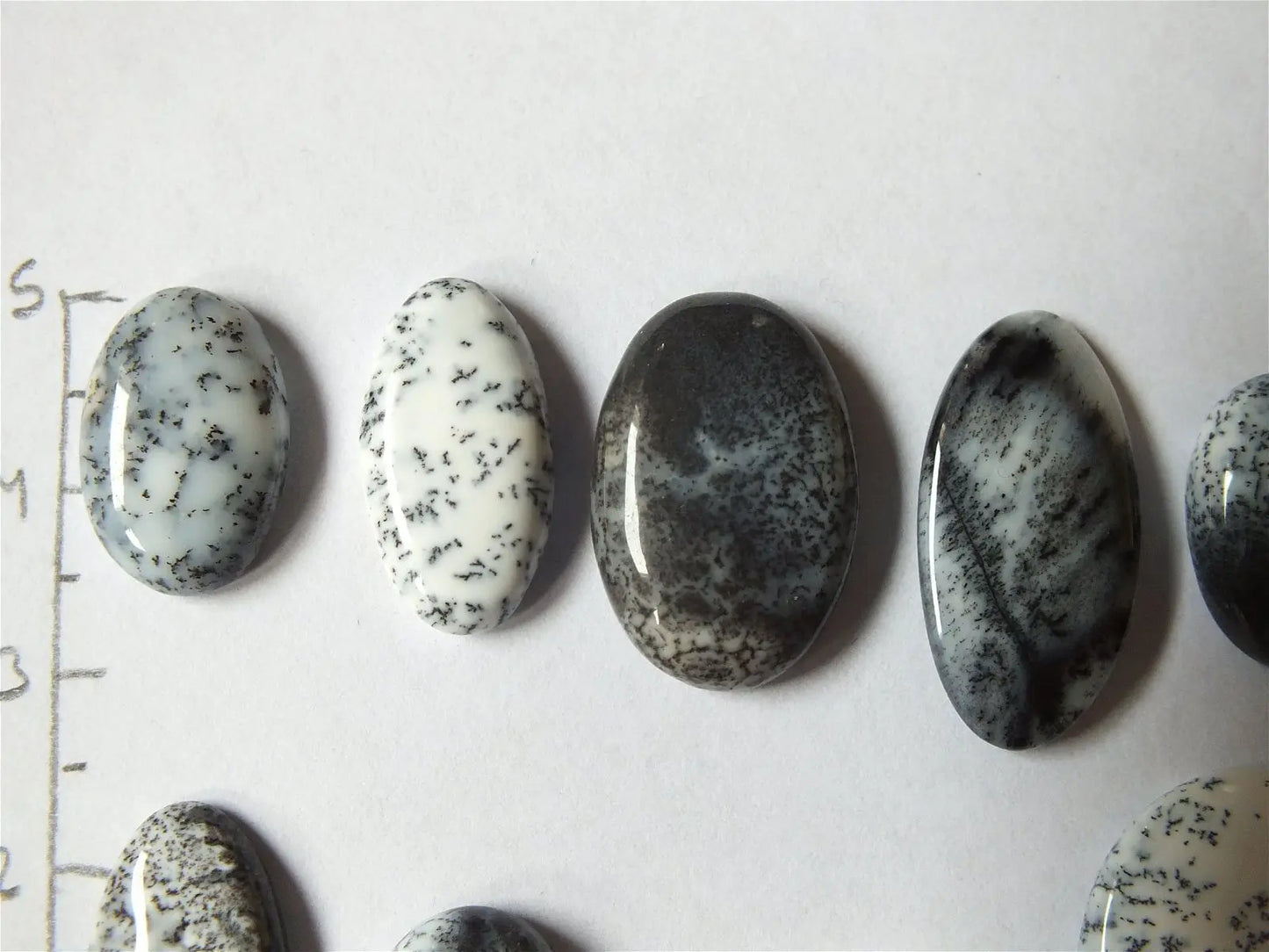 Cabochon d'opale à dendrites Création ou merlinite - Aurore Lune
