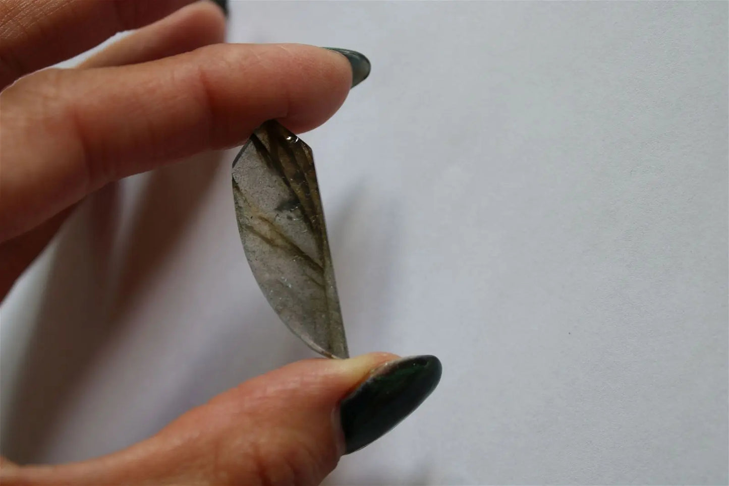Cabochon n.9 labradorite 3.9 cm x 1.2cm x 3.5 mm épaisseur *fine et translucide* - Aurore Lune