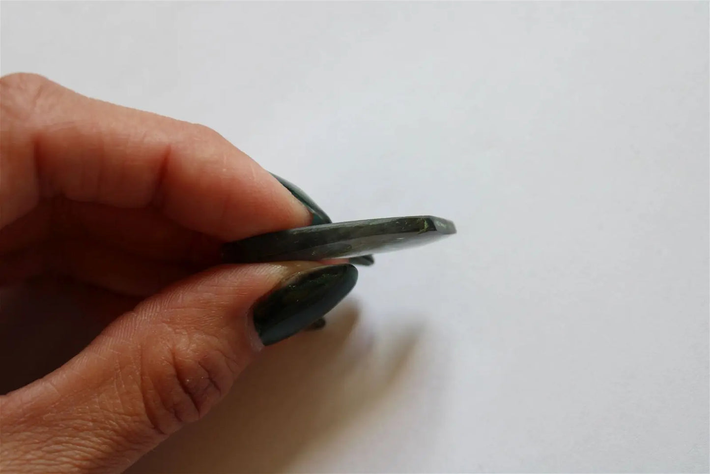 Cabochon n.9 labradorite 3.9 cm x 1.2cm x 3.5 mm épaisseur *fine et translucide* - Aurore Lune