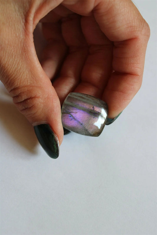 Cabochon n. 12 labradorite 2.3 cm x 2 cm x 4 mm épaisseur - Aurore Lune