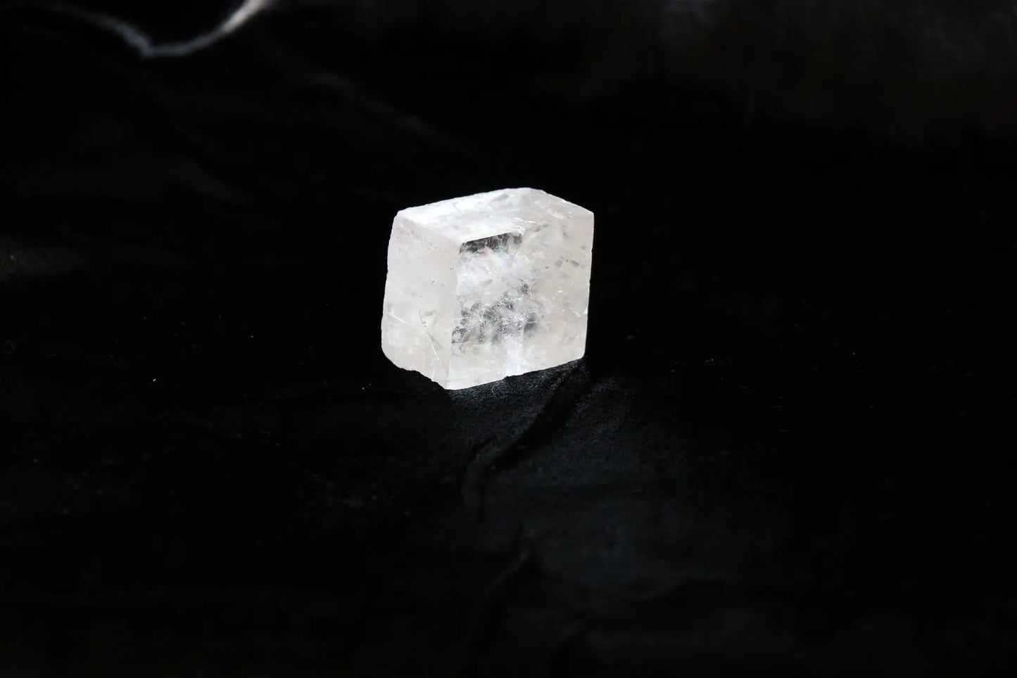 Calcite optique appelée spath d'Islande *colis* - Aurore Lune