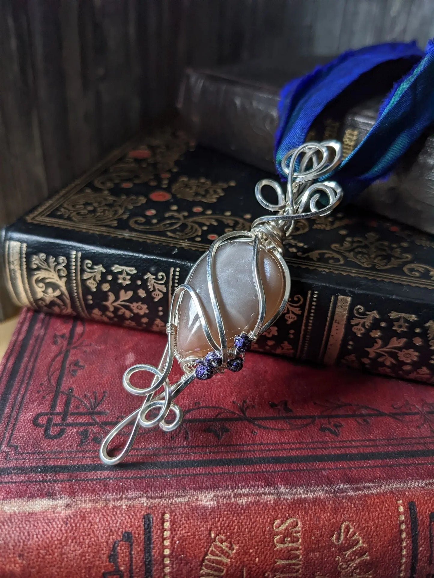 Collier Elfique avec pierre de lune et soleil en silver filled - Aurore Lune
