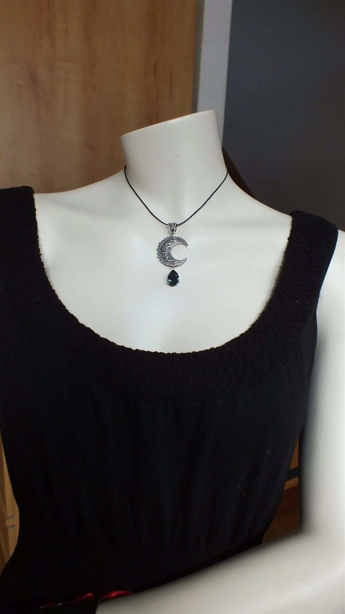 Collier Lune avec swarovski bleu - Aurore Lune