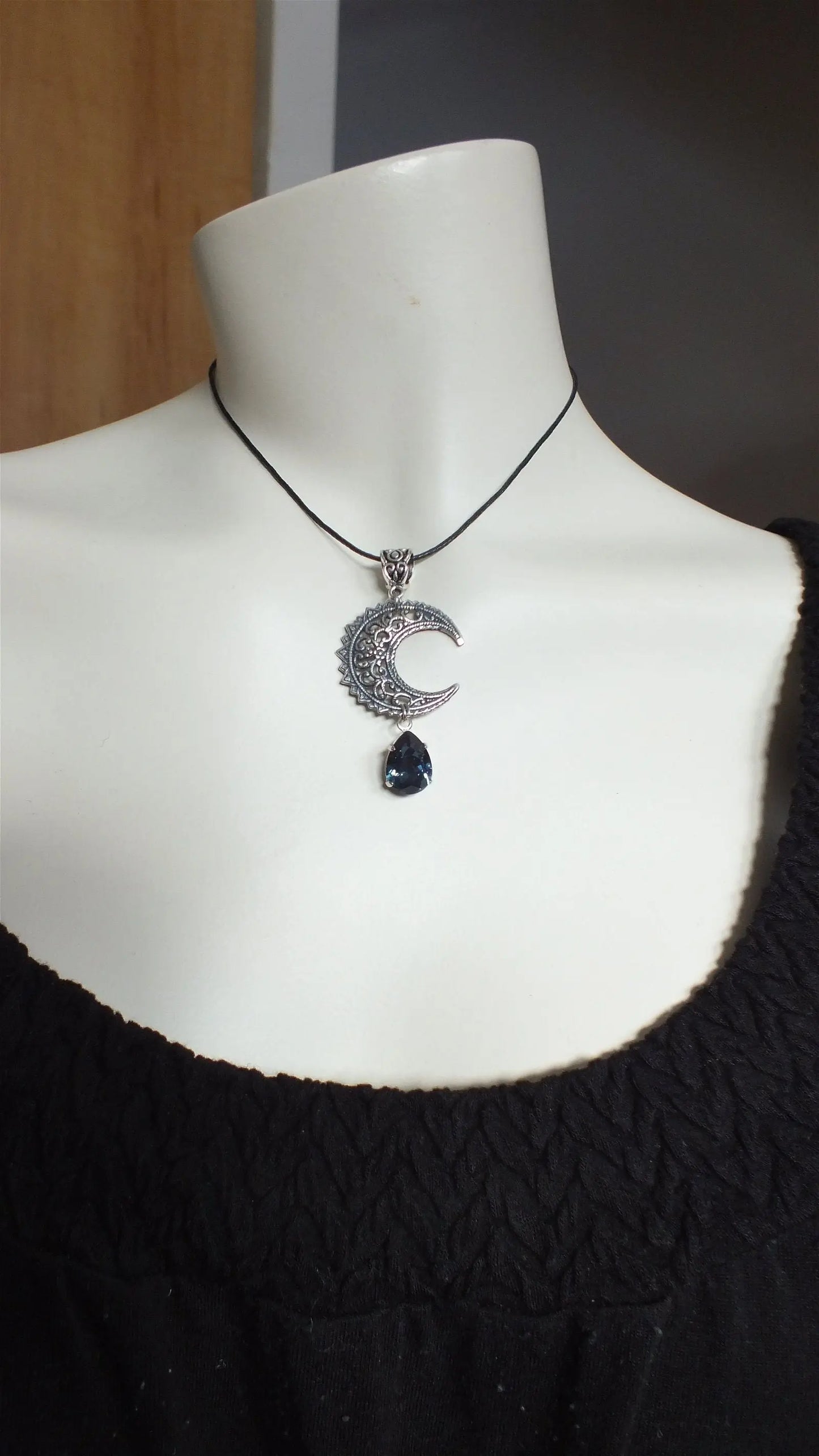 Collier Lune avec swarovski bleu - Aurore Lune