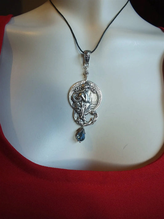 Collier Mucha Art Nouveau bleu - Aurore Lune