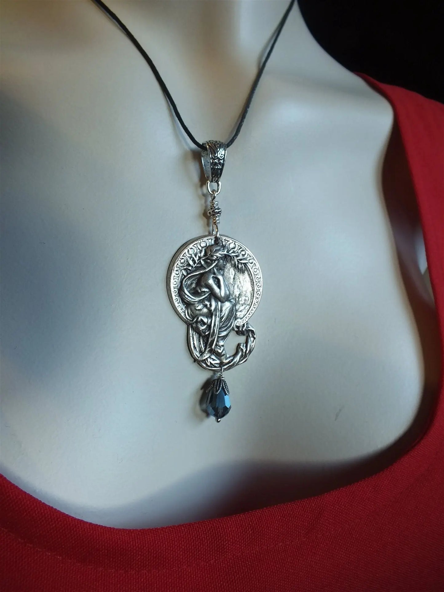 Collier Mucha Art Nouveau bleu - Aurore Lune